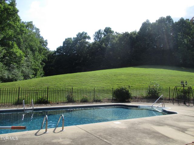 782 Quail Hollow Drive, Elizabethton, TN 37643