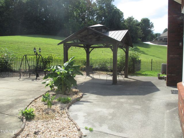 782 Quail Hollow Drive, Elizabethton, TN 37643