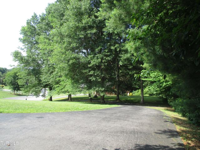 782 Quail Hollow Drive, Elizabethton, TN 37643