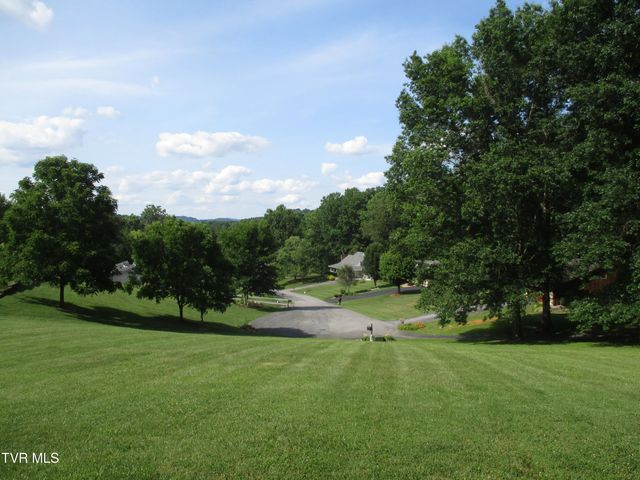 782 Quail Hollow Drive, Elizabethton, TN 37643