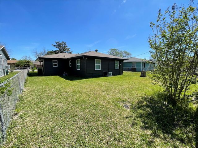 221 Rochelle, Richmond, TX 77469