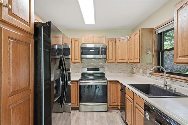 17052 Dempsey Road, Leavenworth, KS 66048