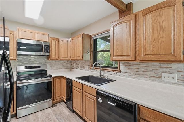 17052 Dempsey Road, Leavenworth, KS 66048