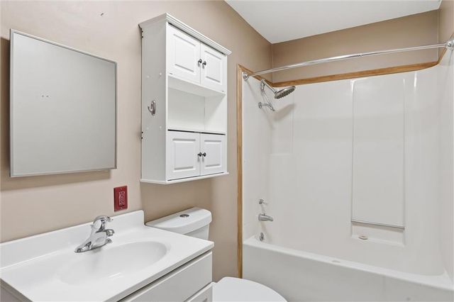 17052 Dempsey Road, Leavenworth, KS 66048