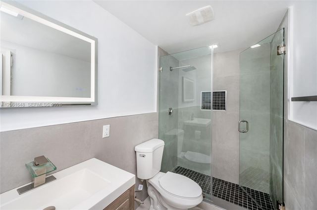 9760 SW 184th St 6D, Cutler Bay, FL 33157