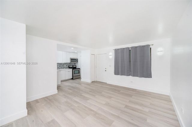 9760 SW 184th St 6D, Cutler Bay, FL 33157