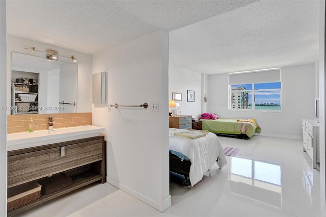 11111 Biscayne Blvd 12G, Miami, FL 33181