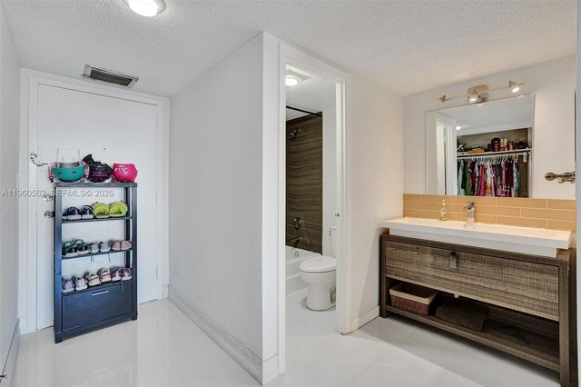 11111 Biscayne Blvd 12G, Miami, FL 33181