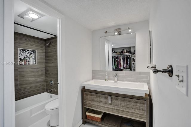 11111 Biscayne Blvd 12G, Miami, FL 33181