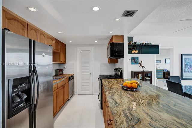 11111 Biscayne Blvd 12G, Miami, FL 33181