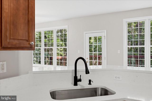 1257 LAKEVIEW DR, Cross Junction, VA 22625