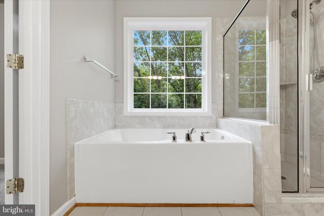 1257 LAKEVIEW DR, Cross Junction, VA 22625
