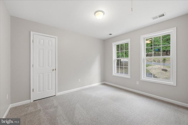 1257 LAKEVIEW DR, Cross Junction, VA 22625
