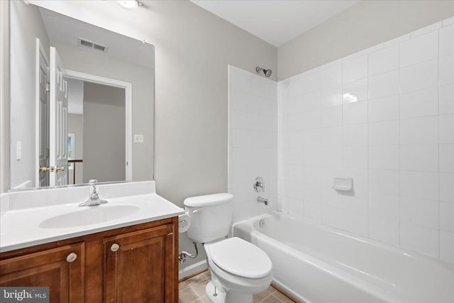 1257 LAKEVIEW DR, Cross Junction, VA 22625