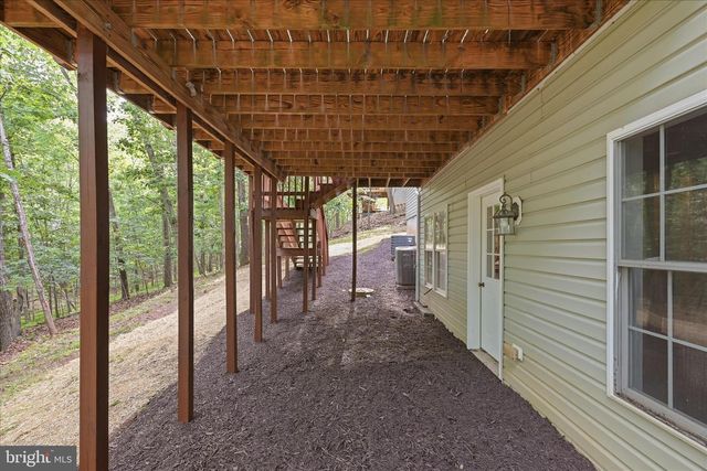 1257 LAKEVIEW DR, Cross Junction, VA 22625