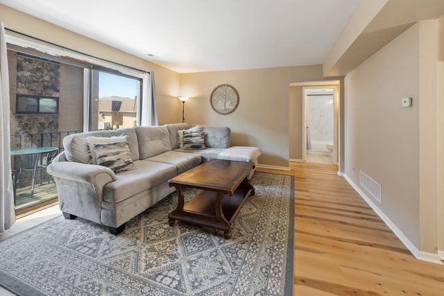 8504 W Catherine Avenue 2N, Chicago, IL 60656