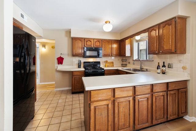 8504 W Catherine Avenue 2N, Chicago, IL 60656
