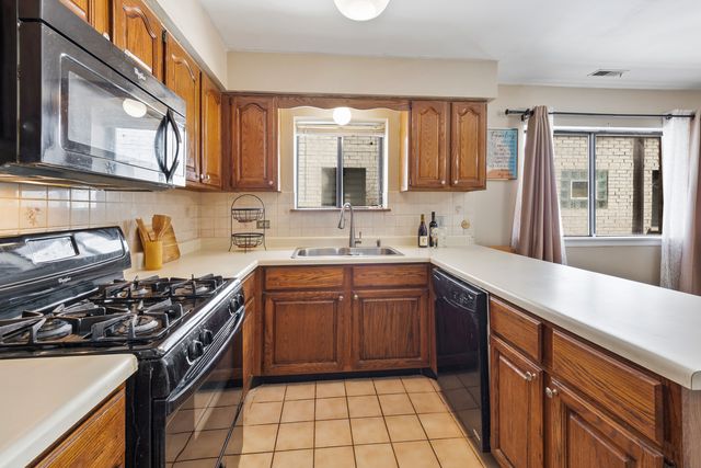 8504 W Catherine Avenue 2N, Chicago, IL 60656