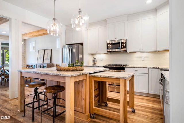 20 Cardinal Ridge Road, Chapel Hill, NC 27516