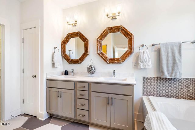 20 Cardinal Ridge Road, Chapel Hill, NC 27516