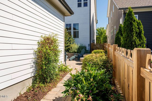 20 Cardinal Ridge Road, Chapel Hill, NC 27516