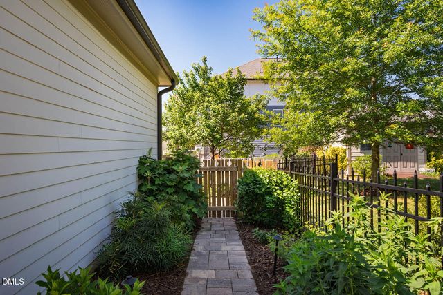 20 Cardinal Ridge Road, Chapel Hill, NC 27516