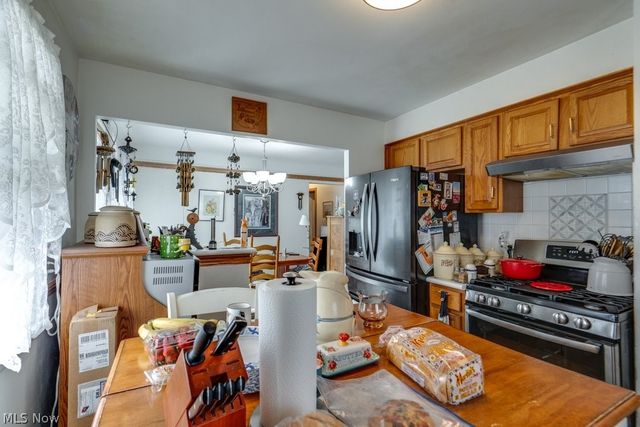 7295 Oakwood Road, Parma, OH 44130