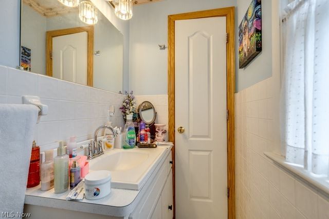 7295 Oakwood Road, Parma, OH 44130