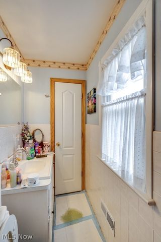 7295 Oakwood Road, Parma, OH 44130