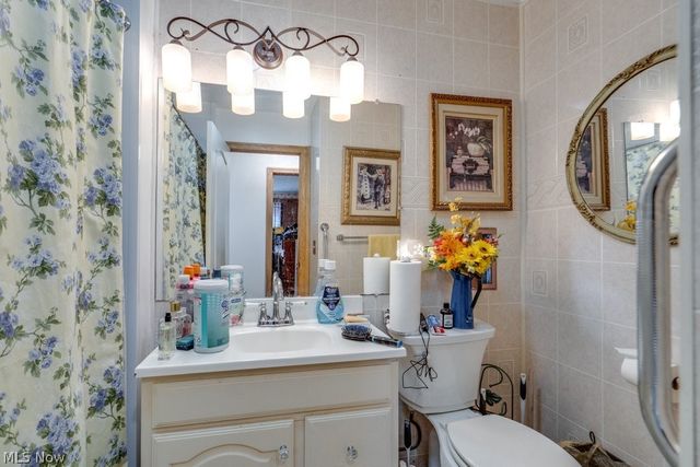 7295 Oakwood Road, Parma, OH 44130