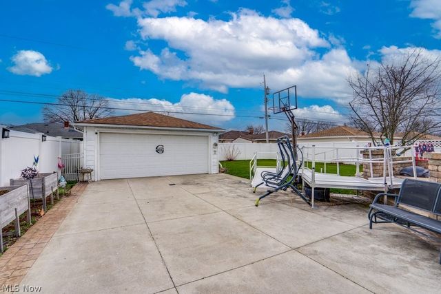 7295 Oakwood Road, Parma, OH 44130