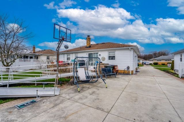 7295 Oakwood Road, Parma, OH 44130