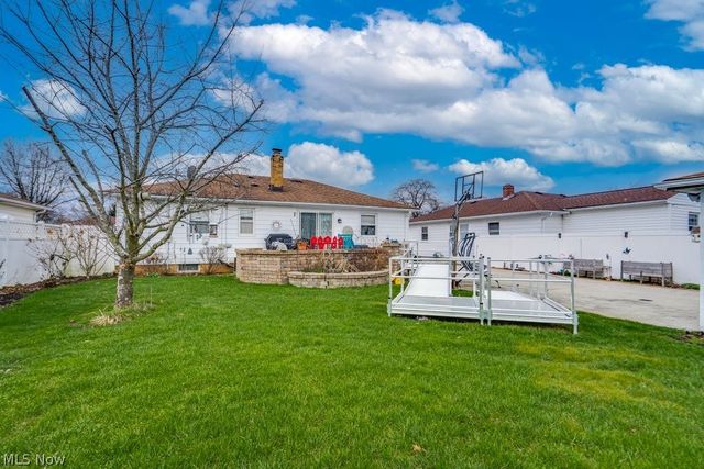 7295 Oakwood Road, Parma, OH 44130