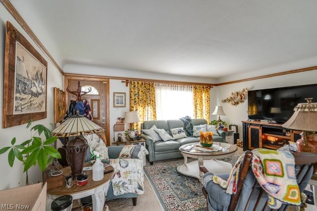 7295 Oakwood Road, Parma, OH 44130