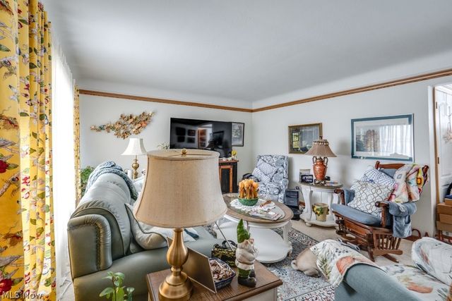 7295 Oakwood Road, Parma, OH 44130