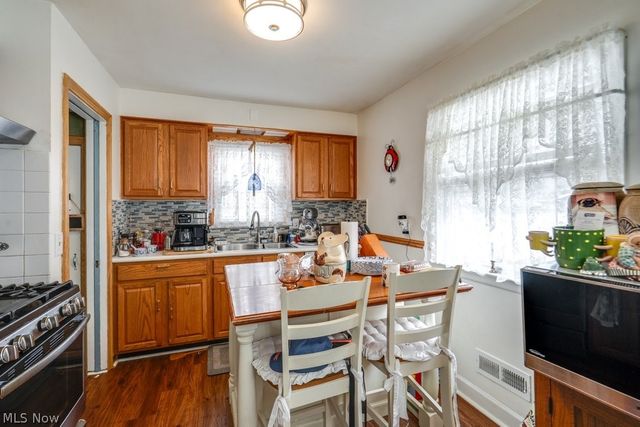 7295 Oakwood Road, Parma, OH 44130