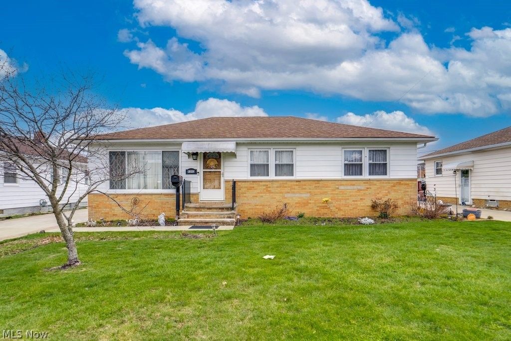7295 Oakwood Road, Parma, OH 44130
