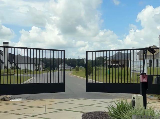 27012 Napa Ln, Zachary, LA 70791
