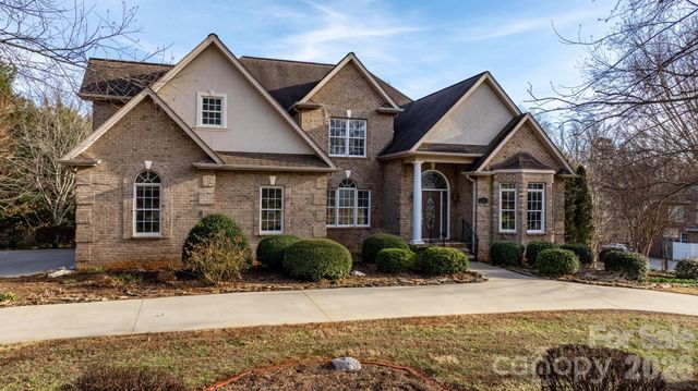 2301 Willow Creek Drive, Newton, NC 28658