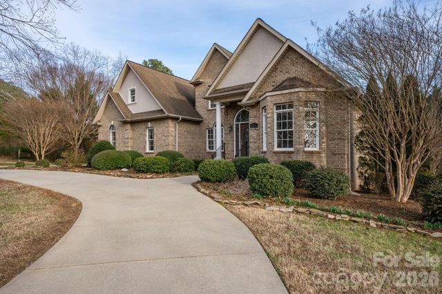 2301 Willow Creek Drive, Newton, NC 28658