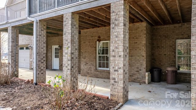 2301 Willow Creek Drive, Newton, NC 28658