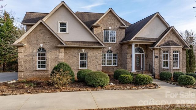 2301 Willow Creek Drive, Newton, NC 28658