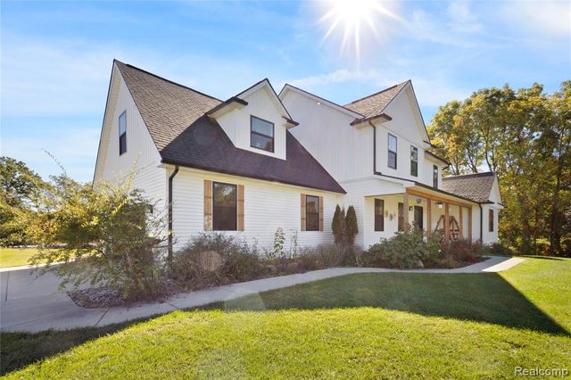 1989 S Lapeer Road, Lapeer, MI 48446