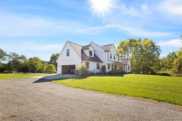 1989 S Lapeer Road, Lapeer, MI 48446