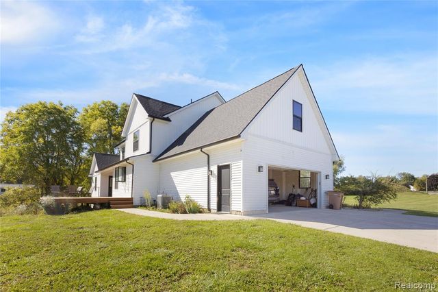 1989 S Lapeer Road, Lapeer, MI 48446
