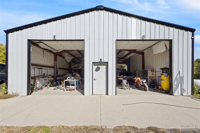 1989 S Lapeer Road, Lapeer, MI 48446