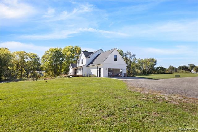 1989 S Lapeer Road, Lapeer, MI 48446