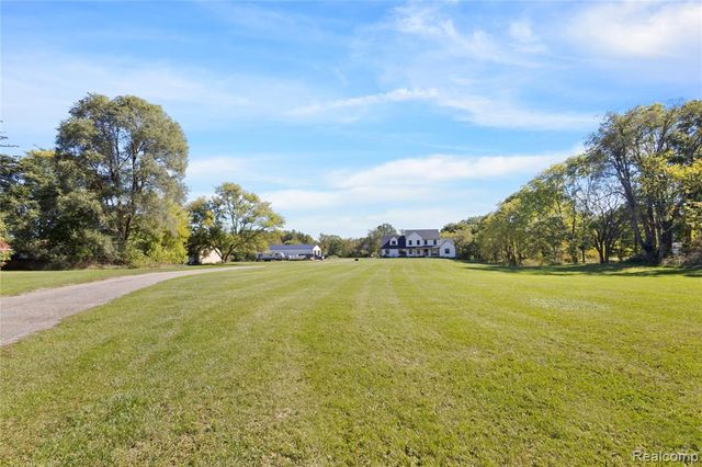 1989 S Lapeer Road, Lapeer, MI 48446