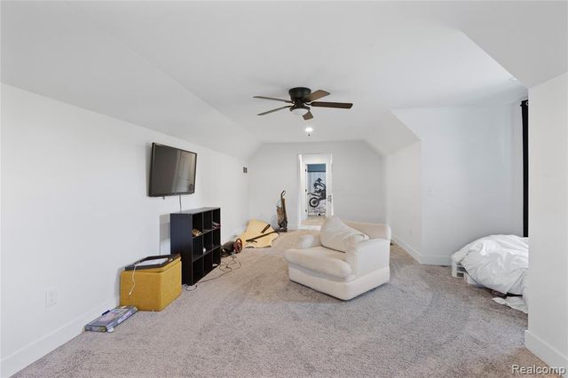 1989 S Lapeer Road, Lapeer, MI 48446