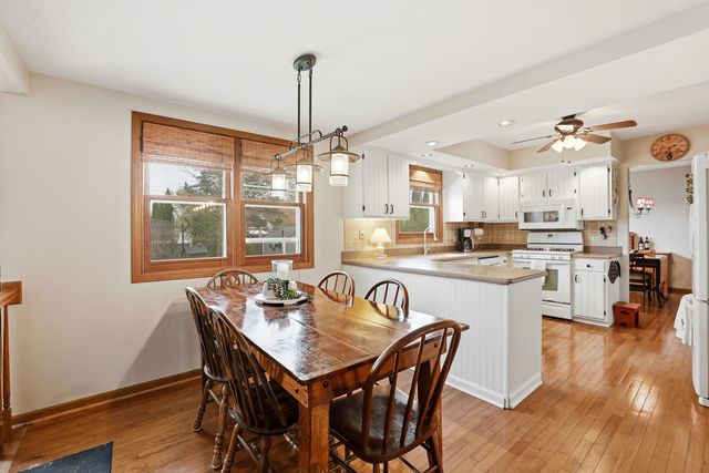 637 N Lyle Avenue, Elgin, IL 60123